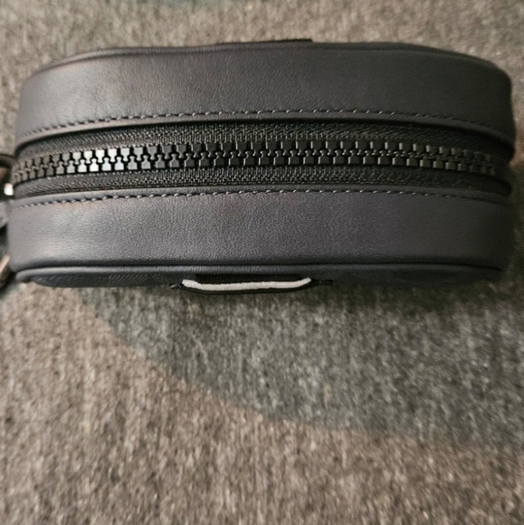 Coach - Picture 5 of 6